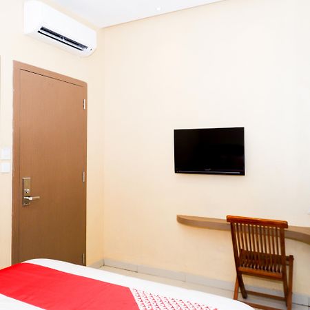 Oyo 379 Grand Mundu Hotel Semarang Exterior foto
