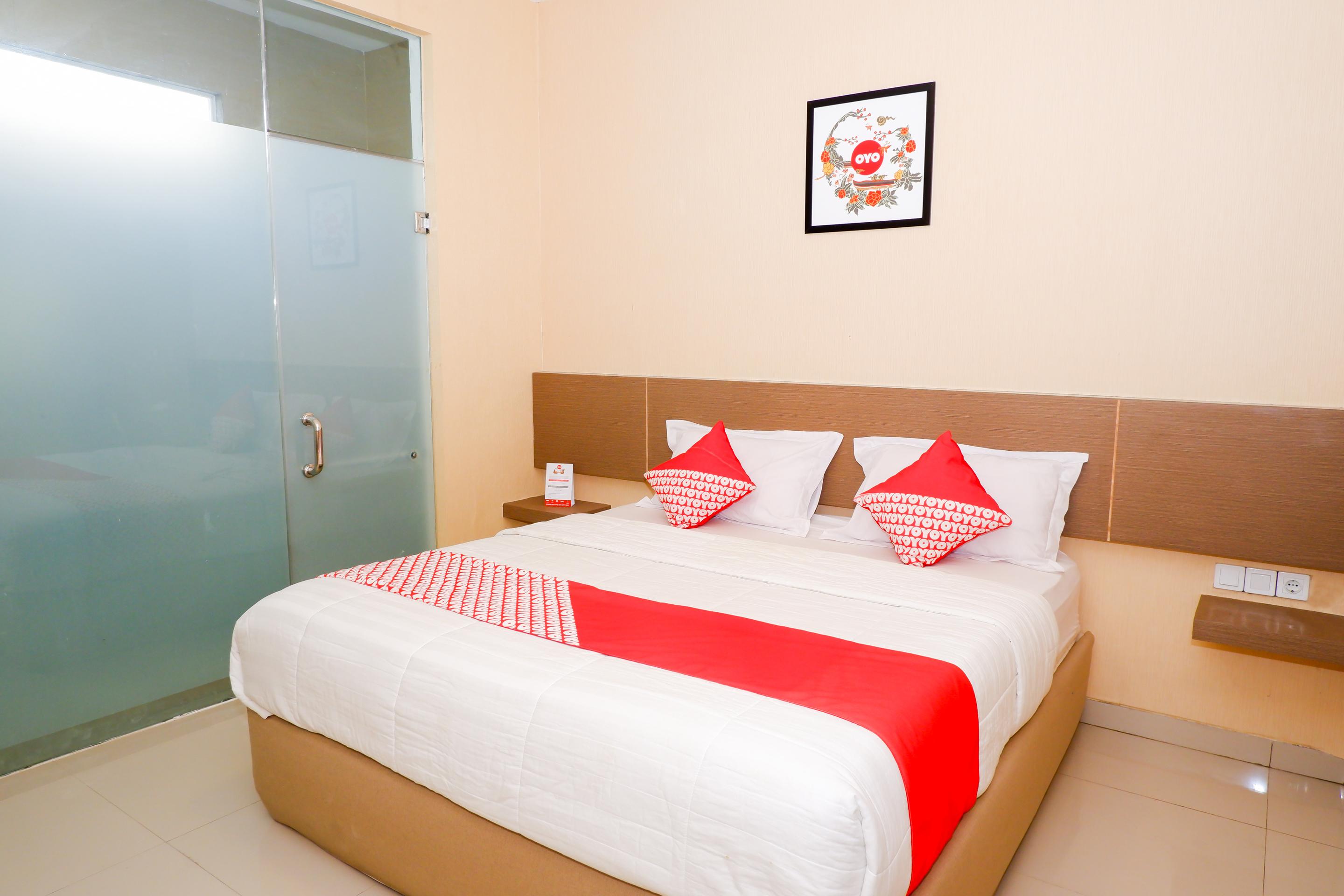 Oyo 379 Grand Mundu Hotel Semarang Exterior foto