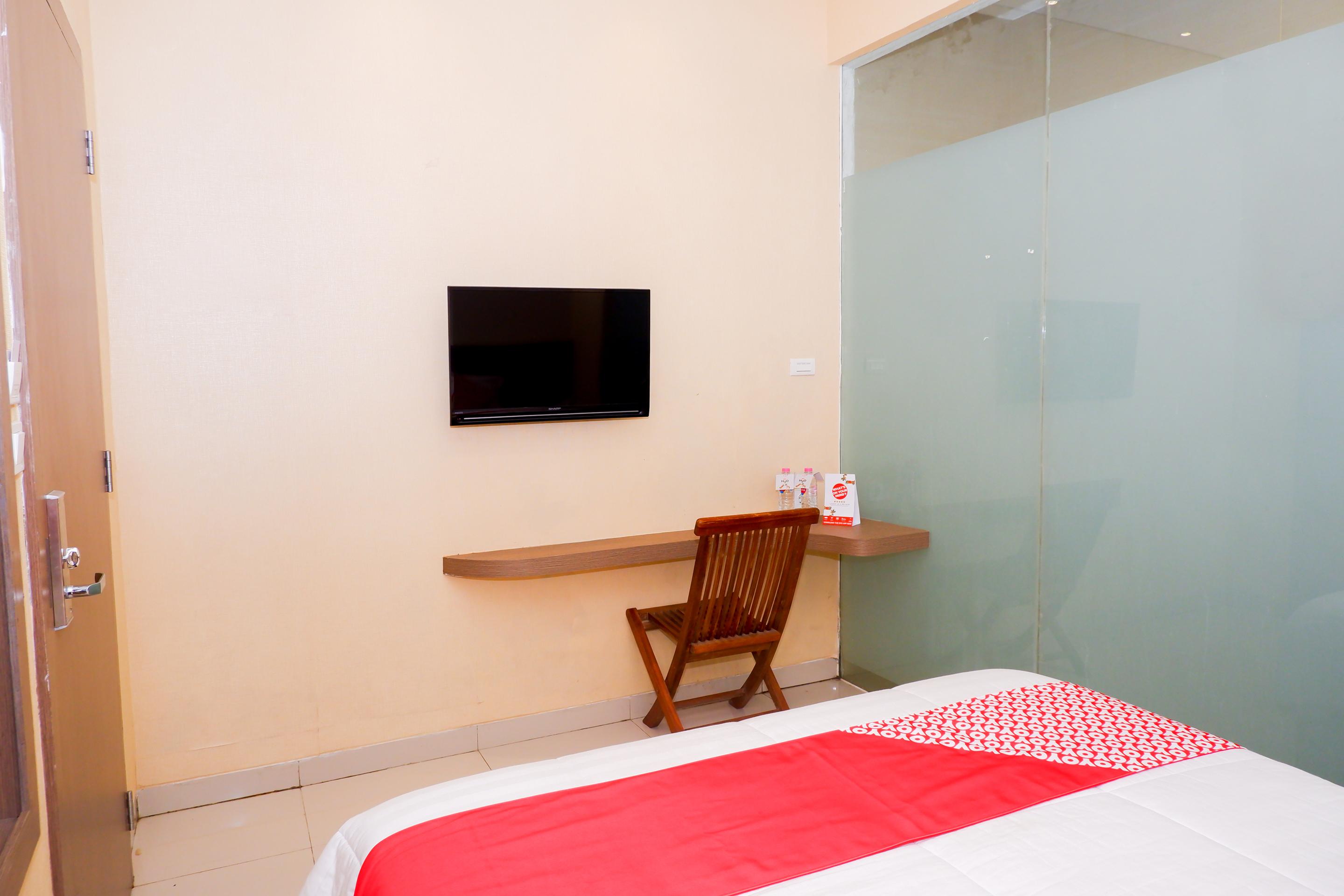 Oyo 379 Grand Mundu Hotel Semarang Exterior foto