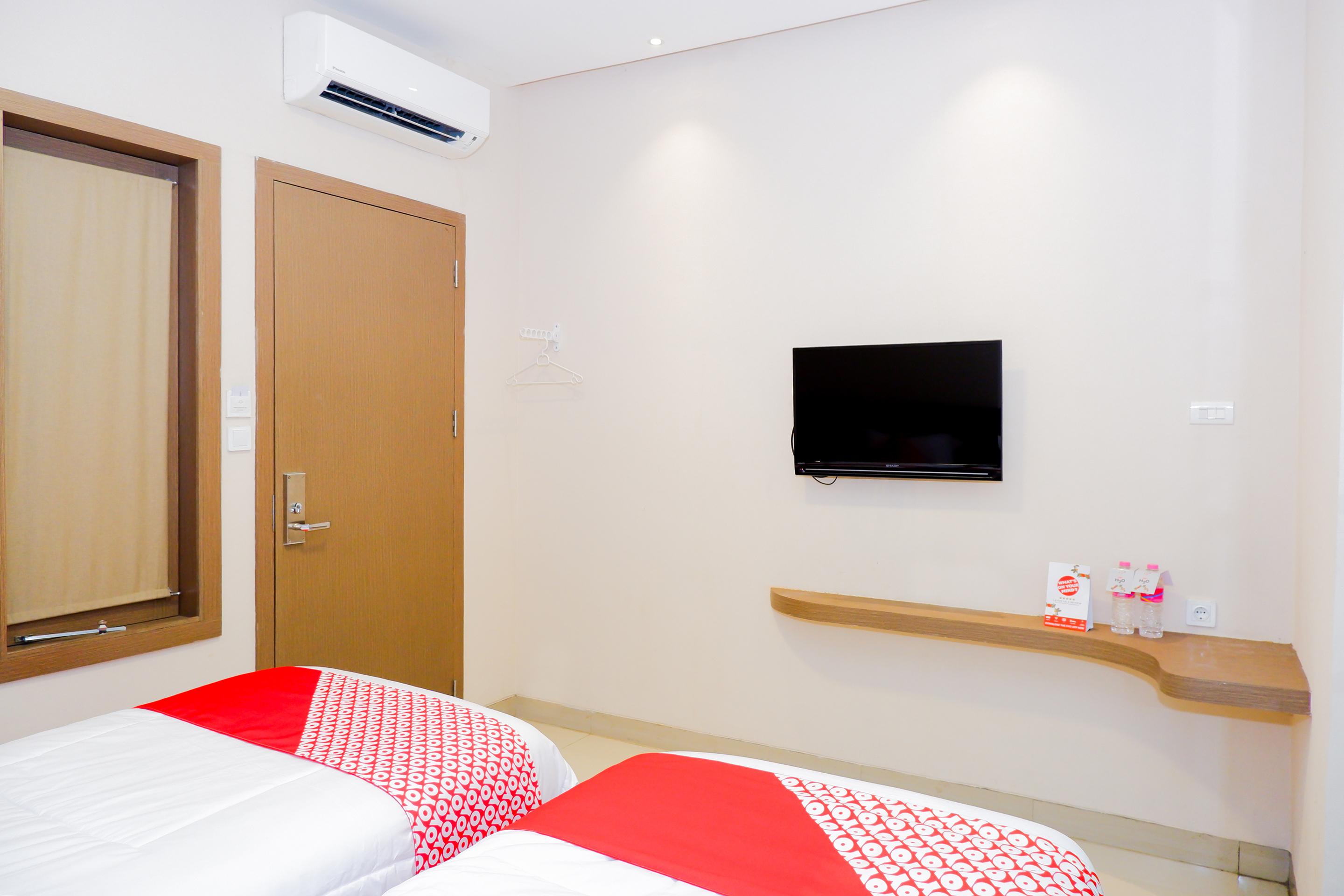 Oyo 379 Grand Mundu Hotel Semarang Exterior foto