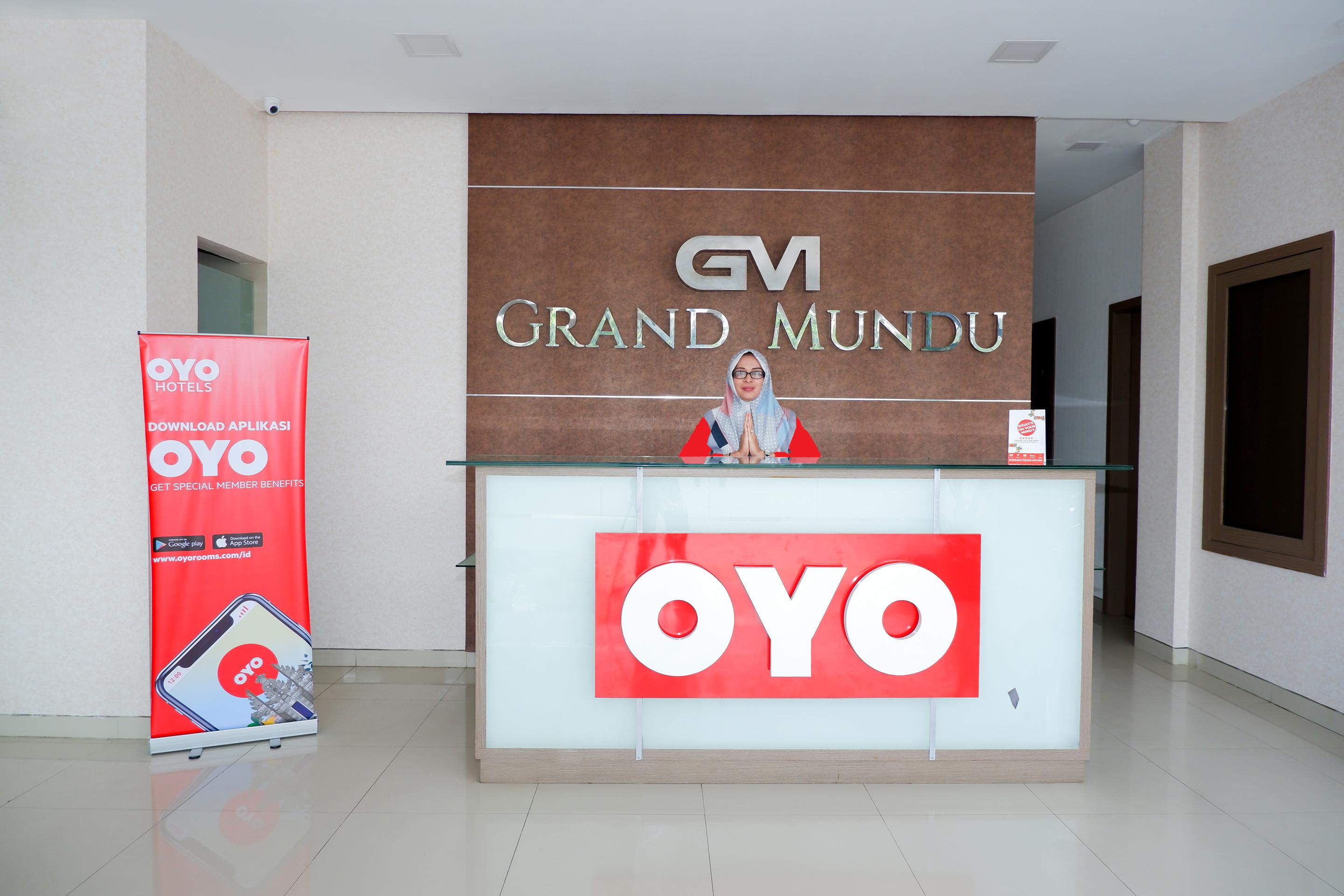 Oyo 379 Grand Mundu Hotel Semarang Exterior foto